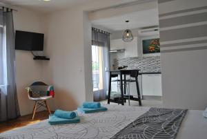 Postel nebo postele na pokoji v ubytování Apartments & Studio Matan