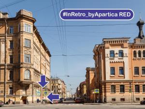 Una calle con edificios y una señal que dice mirato por apartados en InretroRed_byApartica, en San Petersburgo