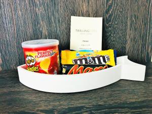 a basket of snacks and a can of soda at Hotel Twilling in Sankt Peter-Ording