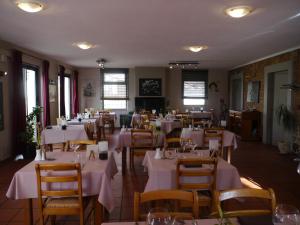 Restoran või mõni muu söögikoht majutusasutuses Hôtel Le Barry, Toulouse Nord