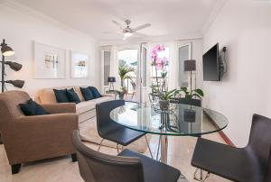 a living room with a glass table and chairs at Rooms & Suites Terrace 4D in Arrecife