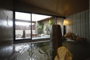 Bazén v ubytování Dormy Inn Oita nebo v jeho okolí