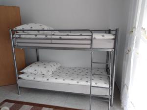 a bunk bed with two pillows on the bottom bunk at Ferienwohnung Andreas in Herbolzheim