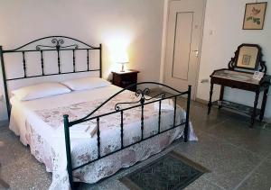 A bed or beds in a room at La Coccinella Guest House