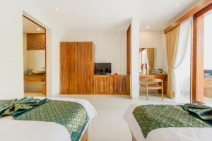 Tempat tidur dalam kamar di Taman Amartha Hotel