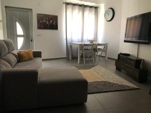 a living room with a couch and a table at Loft-Entre a praia e o campo in Nazaré