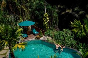 Kolam renang di atau di dekat Taman Amartha Hotel
