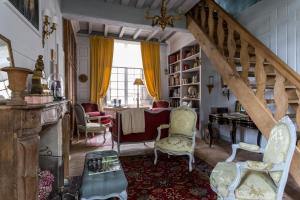 Posezení v ubytování Hôtel Tanquerey de La Rochaisière