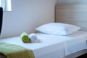 Postel nebo postele na pokoji v ubytování Guesthouse Miranda NP Krka