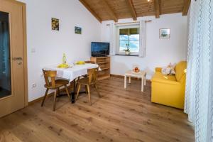 Μια τηλεόραση ή/και κέντρο ψυχαγωγίας στο Mareinhof - Urlaub auf dem Apfelbauernhof