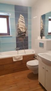 Kúpeľňa v ubytovaní Apartamenty Kapitanskie