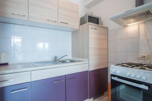a kitchen with a sink and a stove at Apartman Studio in Pula