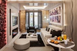 a living room with a couch and a table at Wine & Soul Suites in Haro