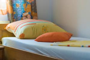 a bed with two pillows on top of it at Apartman Studio in Pula