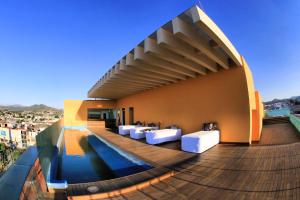 a house with a swimming pool on a roof at Hotel Real de Don Juan in Tepic