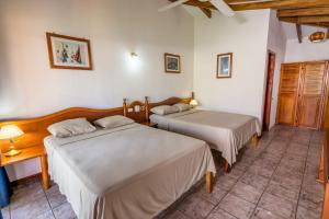 เตียงในห้องที่ Hotel Guanacaste Lodge