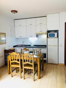 Dapur atau dapur kecil di Apartamentos Maribel