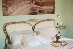 A bed or beds in a room at Relais Ristori