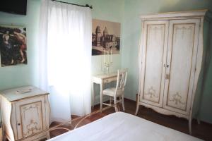 A bed or beds in a room at Relais Ristori