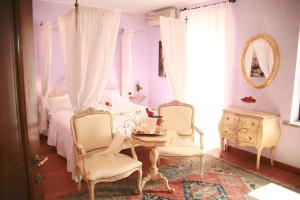 A seating area at Relais Ristori