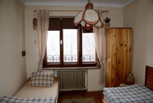 Posteľ alebo postele v izbe v ubytovaní Apartament w Kozubniku z widokiem na góry