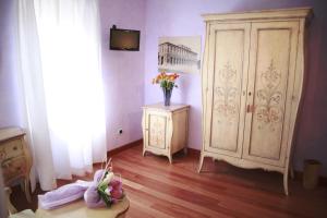 A television and/or entertainment centre at Relais Ristori