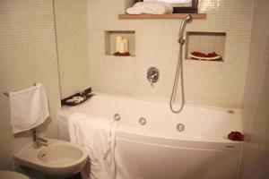 A bathroom at Relais Ristori