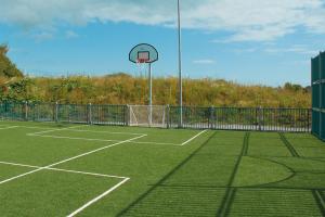 Sadržaji za tenis i/ili skvoš kod objekta Vallebergaslätt ili u blizini