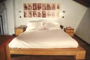 A bed or beds in a room at Relais Ristori
