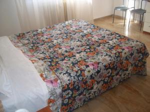 A bed or beds in a room at Appartamento Gronda Lagunare