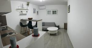 Posedenie v ubytovaní Anamarija apartment