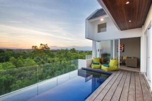 a house with a swimming pool and a deck at Villa Melati R3 Ungasan in Uluwatu