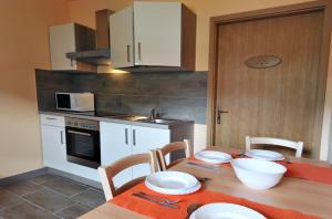 Kuchyň nebo kuchyňský kout v ubytování Apartma Marjetica II.