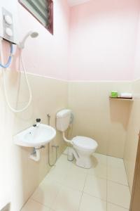 a bathroom with a toilet and a sink at Sri Melor Inn in Pantai Cenang