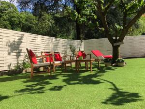 a group of chairs and a table and a tree at Maison des Ingénieurs in Molières-sur-Cèze