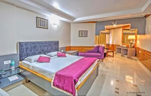 Vuode tai vuoteita majoituspaikassa Hotel Gateway Shillong