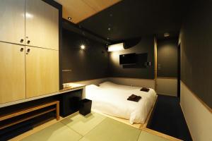 Postel nebo postele na pokoji v ubytování Yumoto Station Hotel MIRAHAKONE