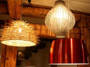 two lights are hanging from the ceiling in a room at Elsass Design Hygge in Eguisheim