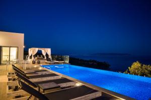 Bazén v ubytování Mystique View Villas nebo v jeho okolí