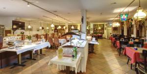 ห้องอาหารหรือที่รับประทานอาหารของ Hotel Rheinfelderhof