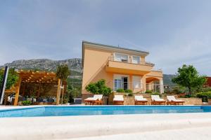 Bazén v ubytovaní Luxury Villa Castrum alebo v jeho blízkosti