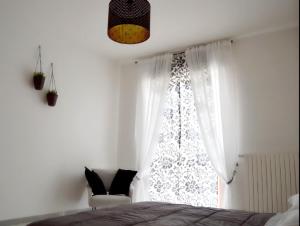 Una cama o camas en una habitación de Sorelle Casa Vacanza 45 fotos más