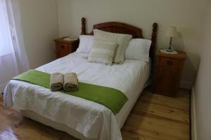
A bed or beds in a room at Pink Gums Farmstay
