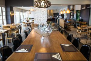 Reštaurácia alebo iné gastronomické zariadenie v ubytovaní Pantokrator Hotel