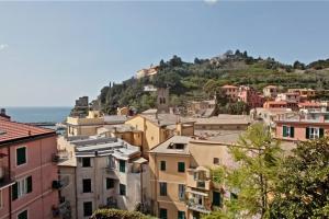 a city street with houses and buildings at Hotel La Colonnina in Monterosso al Mare