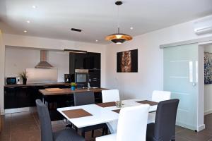 Kuchyňa alebo kuchynka v ubytovaní Besker Apartment