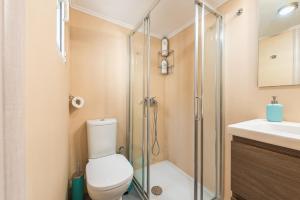 A bathroom at Stylish Athenian Flat