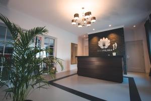 a lobby with a reception desk and a plant at Novopolska - Hotel i Restauracja in Kościan