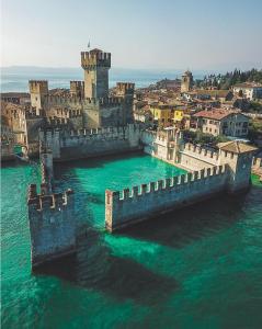 ペスキエーラ・デル・ガルダにあるIl Glicine sul Garda Appartamento Turisticoのギャラリーの写真