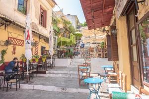 Gallery image of Just Under Acropolis in Athens